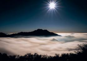 月光の石鎚山